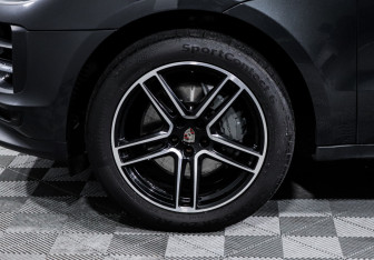Подержанный автомобиль Porsche Macan 2019 года (15 фото)