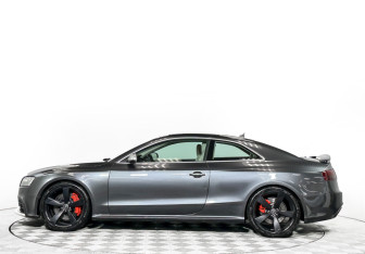 Подержанный автомобиль Audi RS 5 Coupe 2010 года (8 фото)