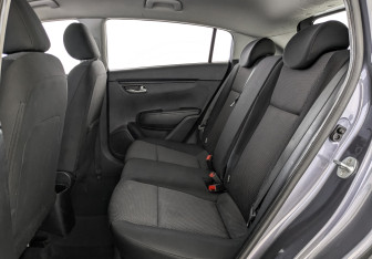 Подержанный автомобиль Kia Rio Hatchback 2021 года (16 фото)