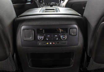 Подержанный автомобиль Chevrolet Tahoe 2016 года (19 фото)
