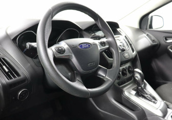 Подержанный автомобиль Ford Focus Hatchback 2014 года (7 фото)