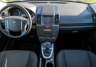Подержанный автомобиль Land Rover Freelander 2012 года (12 фото)