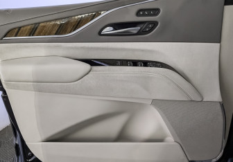 Подержанный автомобиль Cadillac Escalade Suv 2021 года (19 фото)