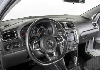 Подержанный автомобиль Volkswagen Polo Sedan 2019 года (7 фото)