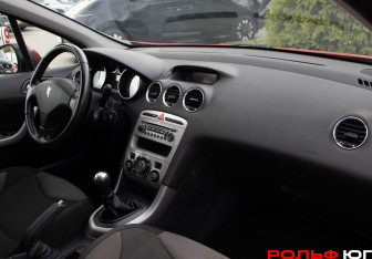 Подержанный автомобиль Peugeot 308 Hatchback 2008 года (7 фото)