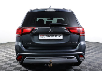 Подержанный автомобиль Mitsubishi Outlander 2019 года (6 фото)