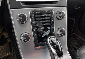 Подержанный автомобиль Volvo S60 2016 года (21 фото)