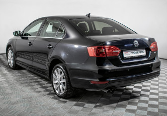 Подержанный автомобиль Volkswagen Jetta Sedan 2012 года (7 фото)