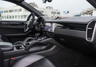Подержанный автомобиль Porsche Cayenne 2019 года (14 фото)