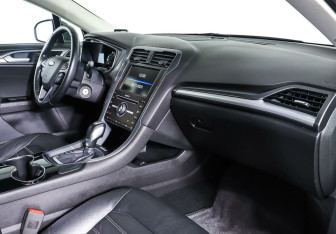 Подержанный автомобиль Ford Mondeo Sedan 2015 года (9 фото)