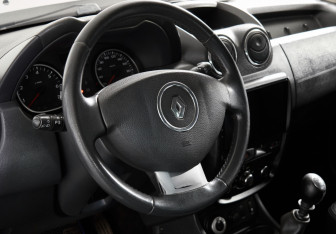 Подержанный автомобиль Renault Duster 2012 года (13 фото)
