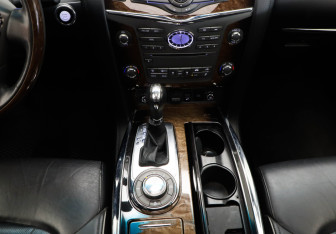 Подержанный автомобиль Infiniti QX80 2014 года (15 фото)