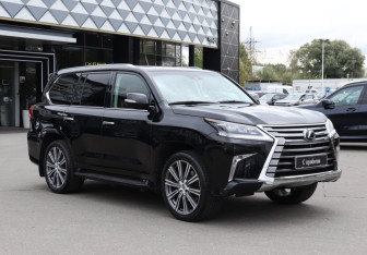 Подержанный автомобиль Lexus LX 2016 года (3 фото)