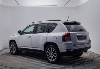 Подержанный автомобиль Jeep Compass 2013 года (7 фото)