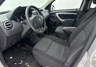 Подержанный автомобиль Renault Duster 2014 года (9 фото)