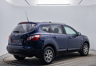 Подержанный автомобиль Nissan Qashqai+2 2012 года (5 фото)