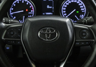 Подержанный автомобиль Toyota Camry Sedan 2021 года (13 фото)