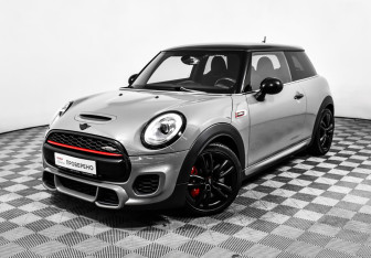 Подержанный автомобиль MINI Hatch 2017 года (18 фото)