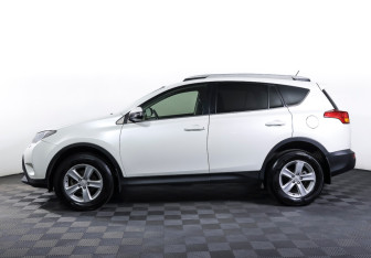 Подержанный автомобиль Toyota RAV4 2013 года (8 фото)