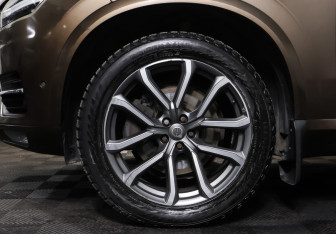Подержанный автомобиль Volvo XC90 2017 года (27 фото)