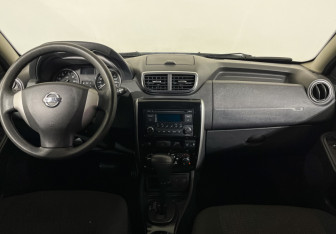 Подержанный автомобиль Nissan Terrano 2014 года (12 фото)