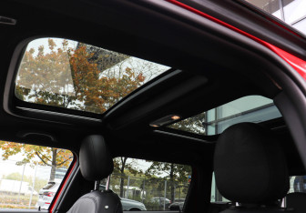Подержанный автомобиль MINI Clubman Wagon 2022 года (11 фото)