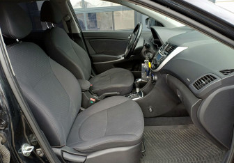 Подержанный автомобиль Hyundai Solaris Hatchback 2013 года (20 фото)