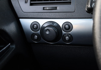 Подержанный автомобиль Opel Astra Hatchback 2007 года (13 фото)