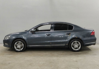 Подержанный автомобиль Volkswagen Passat Sedan 2011 года (8 фото)