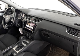 Подержанный автомобиль Skoda Octavia Liftback 2020 года (13 фото)