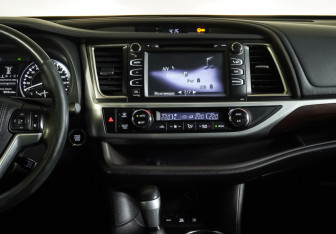 Подержанный автомобиль Toyota Highlander 2015 года (15 фото)