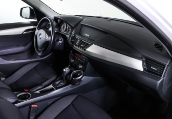 Подержанный автомобиль BMW X1 2014 года (11 фото)