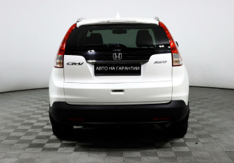 Подержанный автомобиль Honda CR-V 2014 года (6 фото)