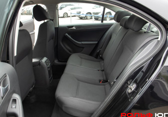 Подержанный автомобиль Volkswagen Jetta Sedan 2014 года (8 фото)