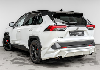 Подержанный автомобиль Toyota RAV4 2021 года (7 фото)