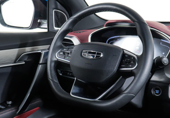 Подержанный автомобиль Geely Coolray 2022 года (12 фото)