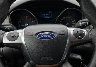 Подержанный автомобиль Ford Focus Sedan 2012 года (15 фото)