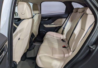 Подержанный автомобиль Jaguar F-Pace 2018 года (18 фото)