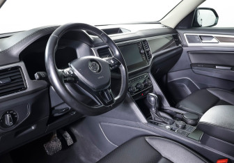 Подержанный автомобиль Volkswagen Teramont 2018 года (16 фото)