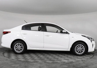 Подержанный автомобиль Kia Rio Sedan 2021 года (4 фото)