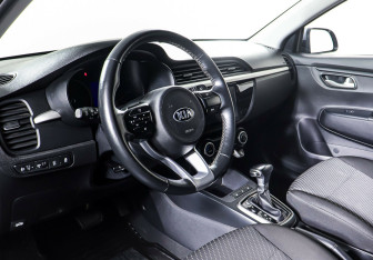 Подержанный автомобиль Kia Rio Sedan 2019 года (12 фото)