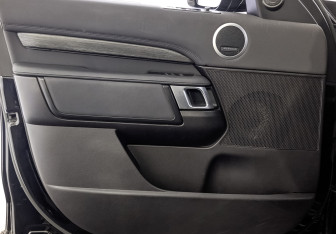 Подержанный автомобиль Land Rover Discovery 2018 года (19 фото)