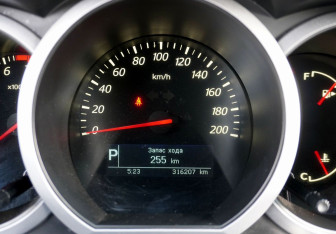 Подержанный автомобиль Suzuki Grand Vitara 2013 года (14 фото)