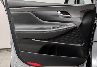 Подержанный автомобиль Hyundai Santa Fe 2018 года (17 фото)