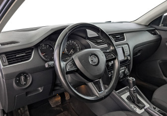 Подержанный автомобиль Skoda Octavia Liftback 2016 года (15 фото)