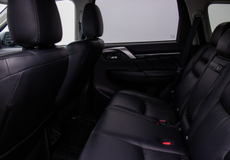 Подержанный автомобиль Mitsubishi Pajero Sport 2019 года (11 фото)