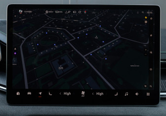 Подержанный автомобиль Zeekr 001 2022 года (21 фото)