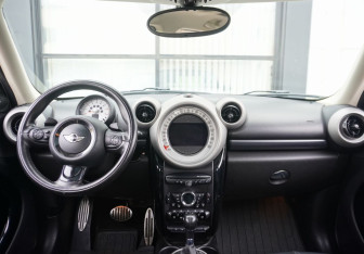 Подержанный автомобиль MINI Countryman 2011 года (13 фото)