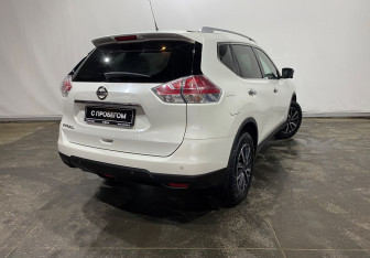 Подержанный автомобиль Nissan X-Trail 2016 года (4 фото)