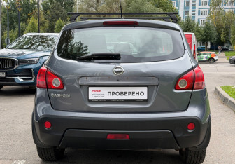 Подержанный автомобиль Nissan Qashqai 2008 года (5 фото)